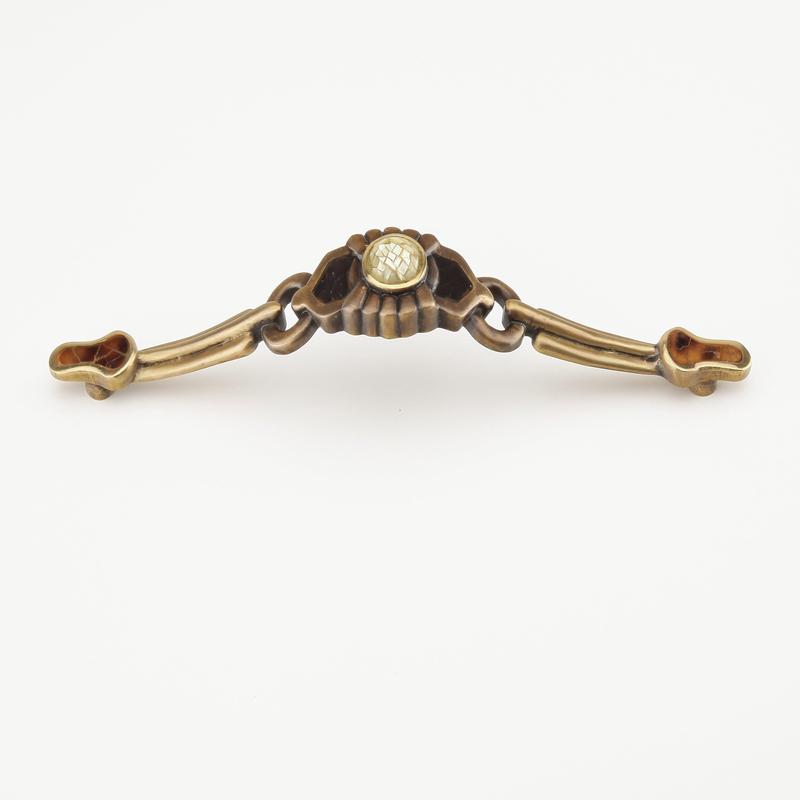 Schaub and Company Pull, Mother of Pearl/Violet Oyster, Antique Brass, 6-1/2" cc 958P-AB